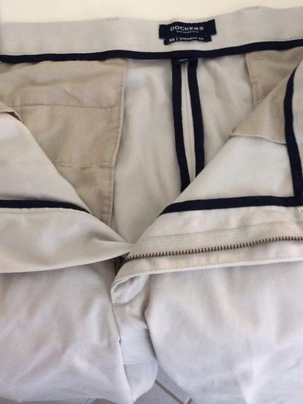 Men's Dockers Stone Colored Casual Pants Size 33x30 Straight Fit - Gently Worn - Picture 4 of 5